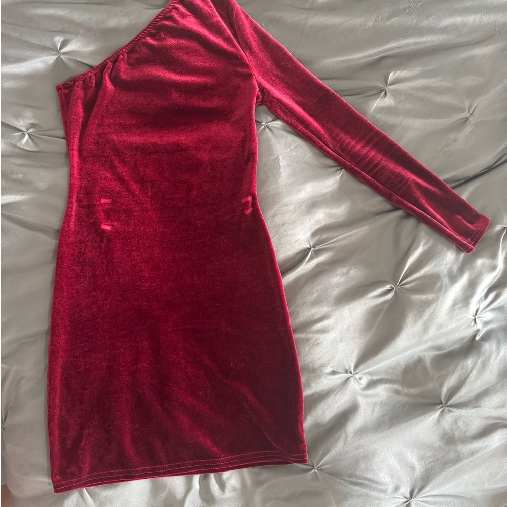 Elegant One-Shoulder Red Velvet Dress